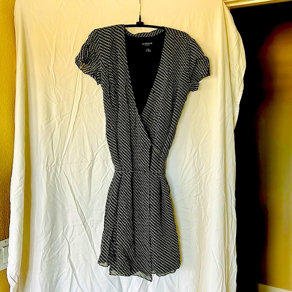 Womens Ann Taylor Black Dashed Cap Sleeve Matte Jersey Faux Wrap, n/wout tags